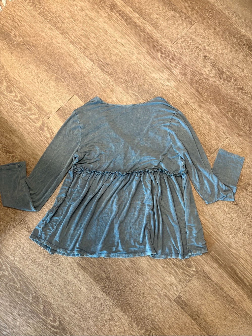 Altar'd State Slate Blue V-Neck Long Sleeve Ruffle Detail Top I Size Large - Picture 2 of 4